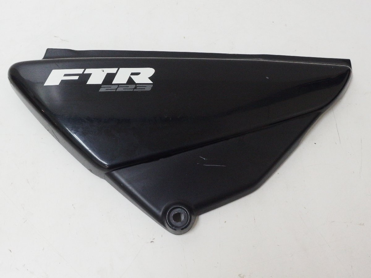 8■/Zク5391 FTR223 MC34 純正 右側 サイドカバー 品番：83500-KPMH-8800 現状品