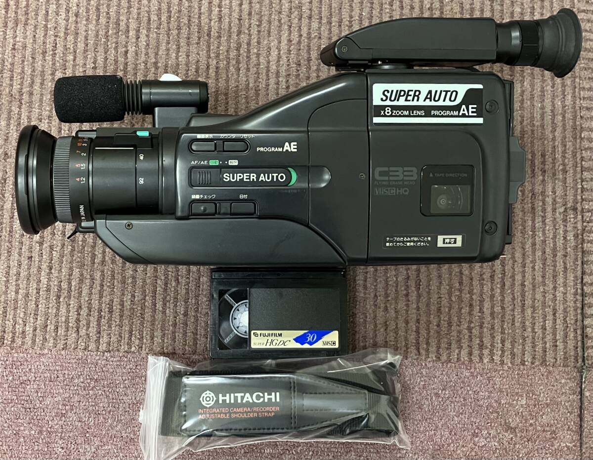 ★　ビデオカメラ　日立製作所　★ HITACHI 型式 VM-C33 No.90520680／SUPER AUTO X8 ZOOM LENS PROGRAM AE ★ VHSCテープ ショルダー紐 ★
