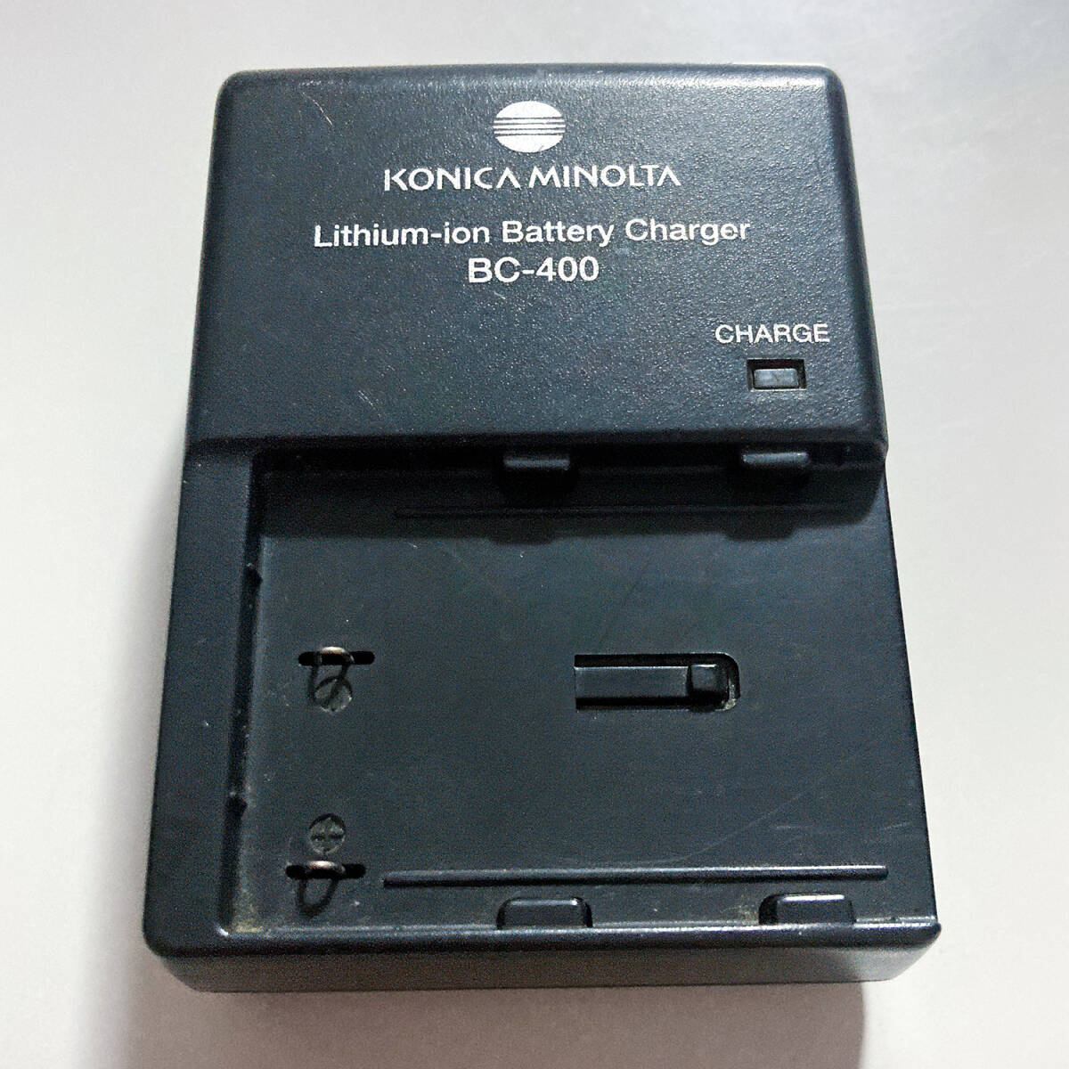 ★ MINOLTA バッテリーチャージャー BC-400 中古品 F1679