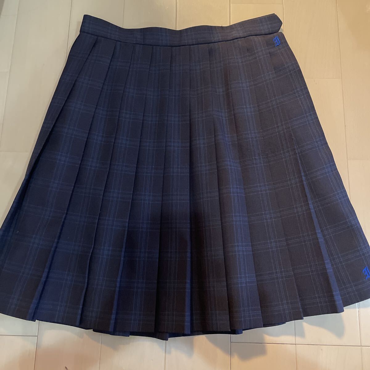 送料込み　制服風ミニスカート　エンジ色チェック ウエスト66cm 厚手　送料無料