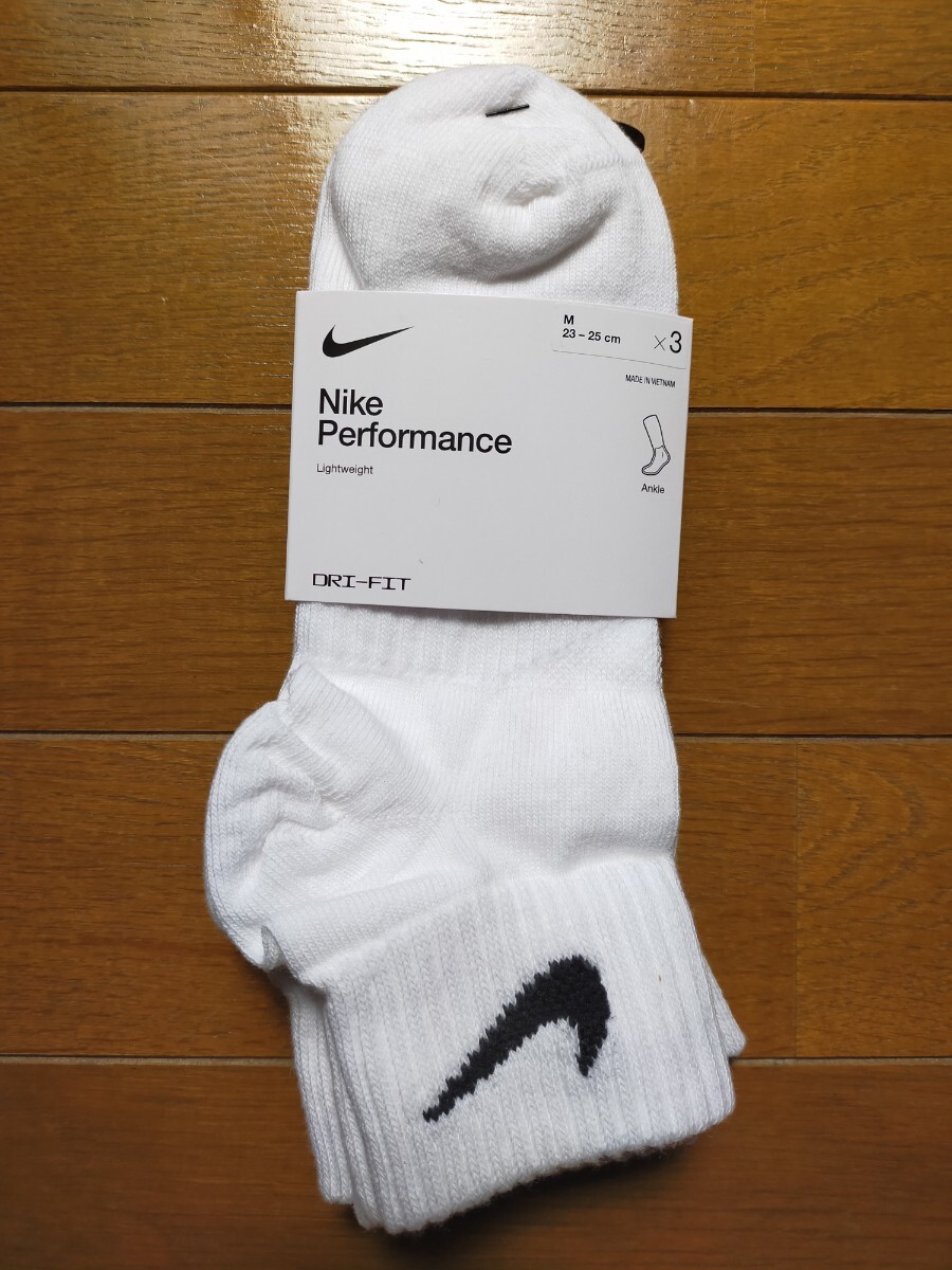 NIKE ナイキ ライトウェイト アンクル ソックス 23cm~25cm ホワイト 3足入 定価2200円 靴下 白 ロゴ y11006-1-HZ13