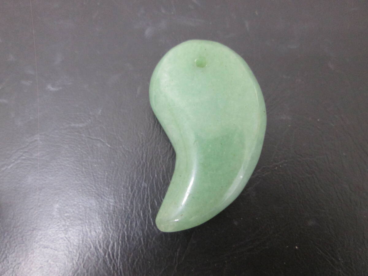 (92)☆翡翠 勾玉 ヒスイ ひすい サイズ約42×26ｍｍ 約15.8g