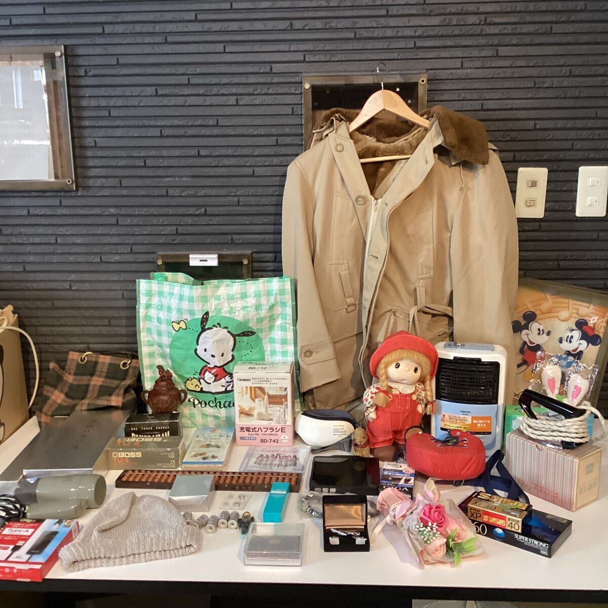 9【14711】生活用品まとめ　ヒーター　上着（REDBROTHER）ドライヤー　オルゴール　ディズニー小物　アイロン　皇居勤労奉仕記念がま口など
