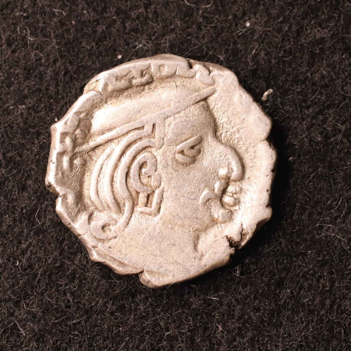 *[令]インド・スキタイ王国 西クシャトラパドラクマ銀貨（388-415年）[E3032]7n0