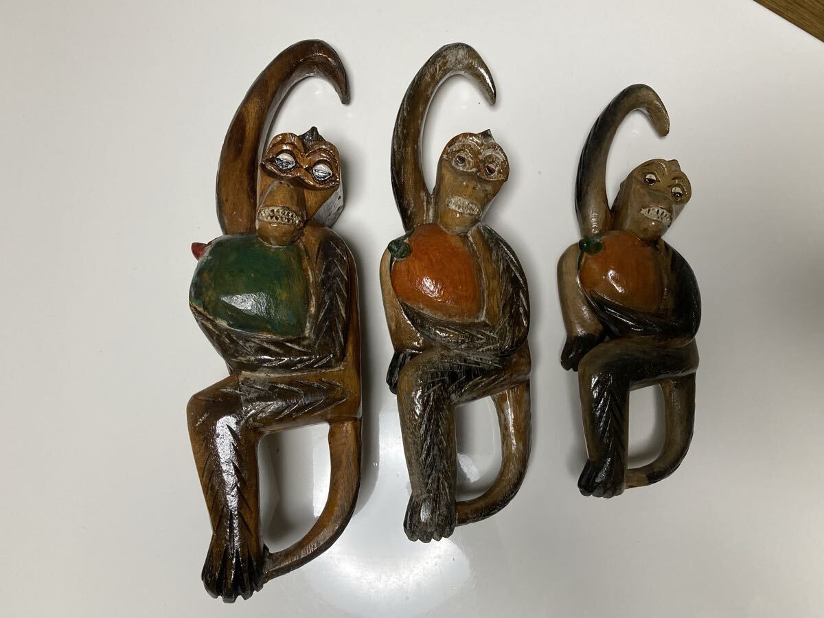 木彫りの猿　3個セット　モンキーフック　彫刻 民芸品 オブジェ インテリア