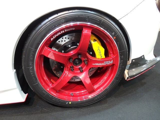 AVS　レーシングキャンディーレッド　色　アドバンレーシング　１３ｍｌ　タッチペン　タッチアップ　ペイント　塗料