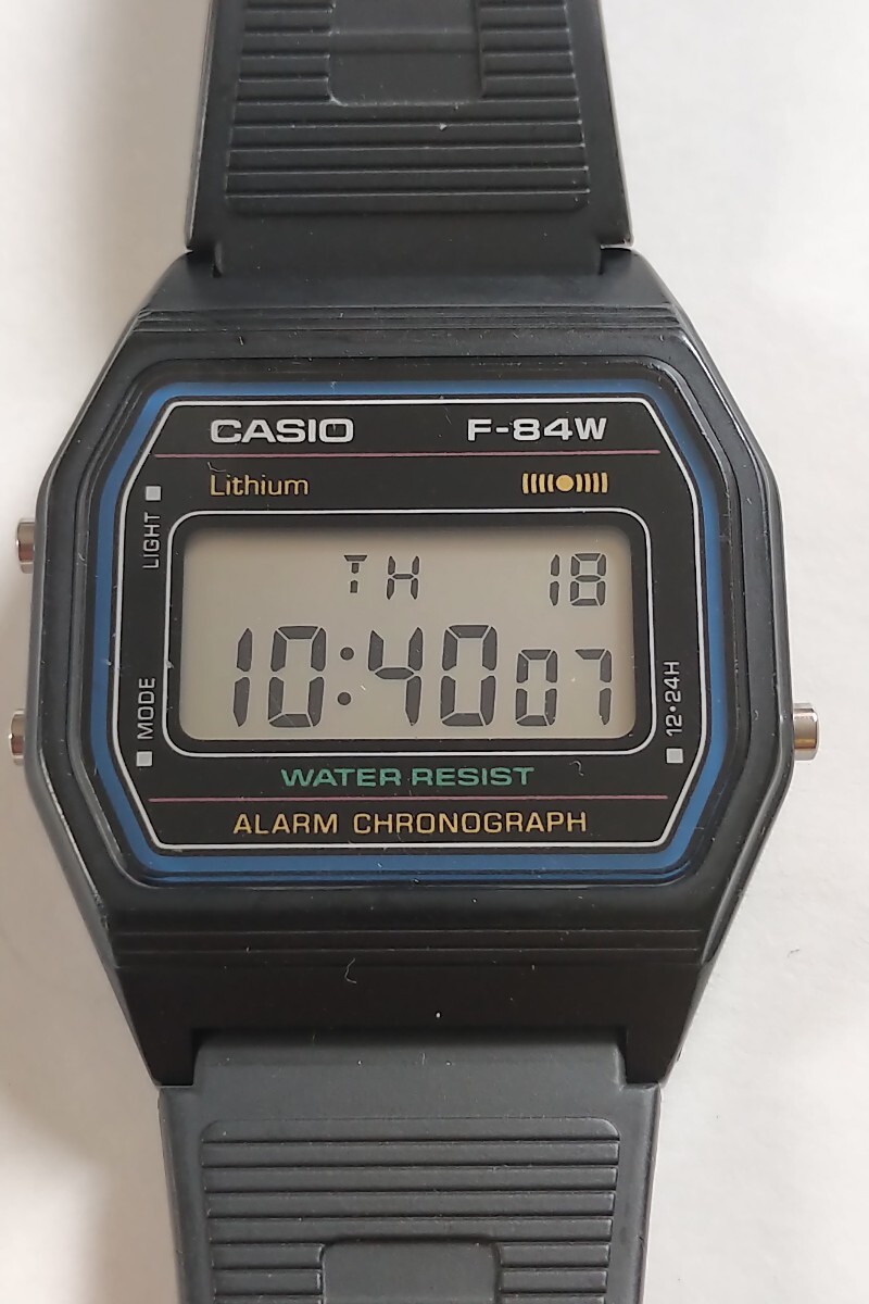 カシオ CASIO F-84W 電池交換済み 廃盤モデル チプカシ チープカシオ 美品 グリーン豆球 純正ベルト仕様