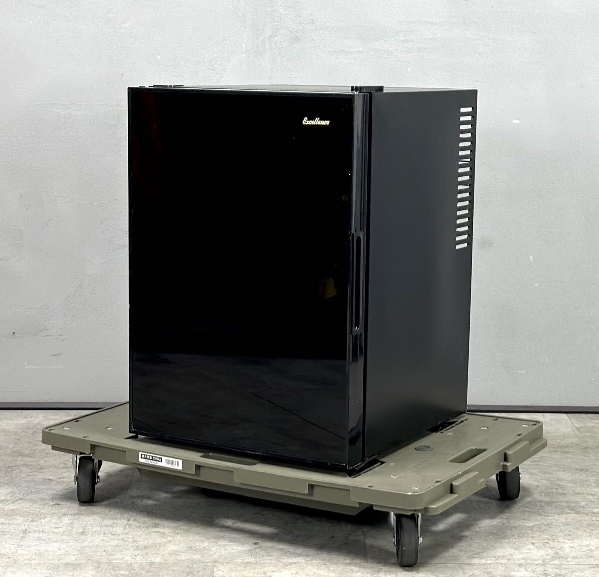 動作品/2024年製■三ツ星貿易 客室用冷蔵庫 ペルチェ式 35L ブラック ML-40SG 冷蔵庫 ミニ冷蔵庫■兵庫県姫路市から A25-263