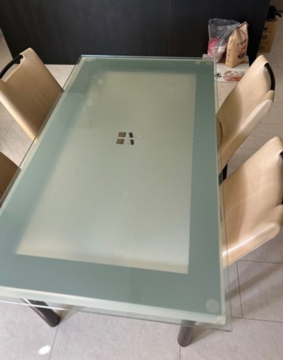 カリモク　150cm ガラス天板ダイニングテーブルのみ　送料7000円 東京池袋　