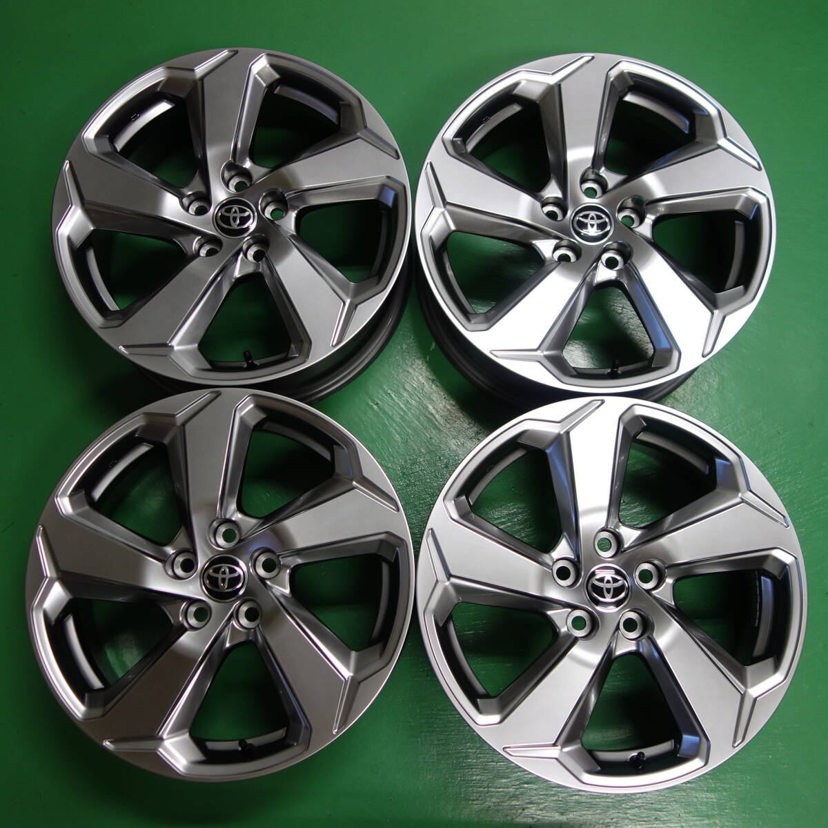 ★ 送料2600円～ 納車・新車外し トヨタ 現行 RAV4 G ハイブリッドG 前期 純正 18インチ アルミホイール 4本セット 日本製