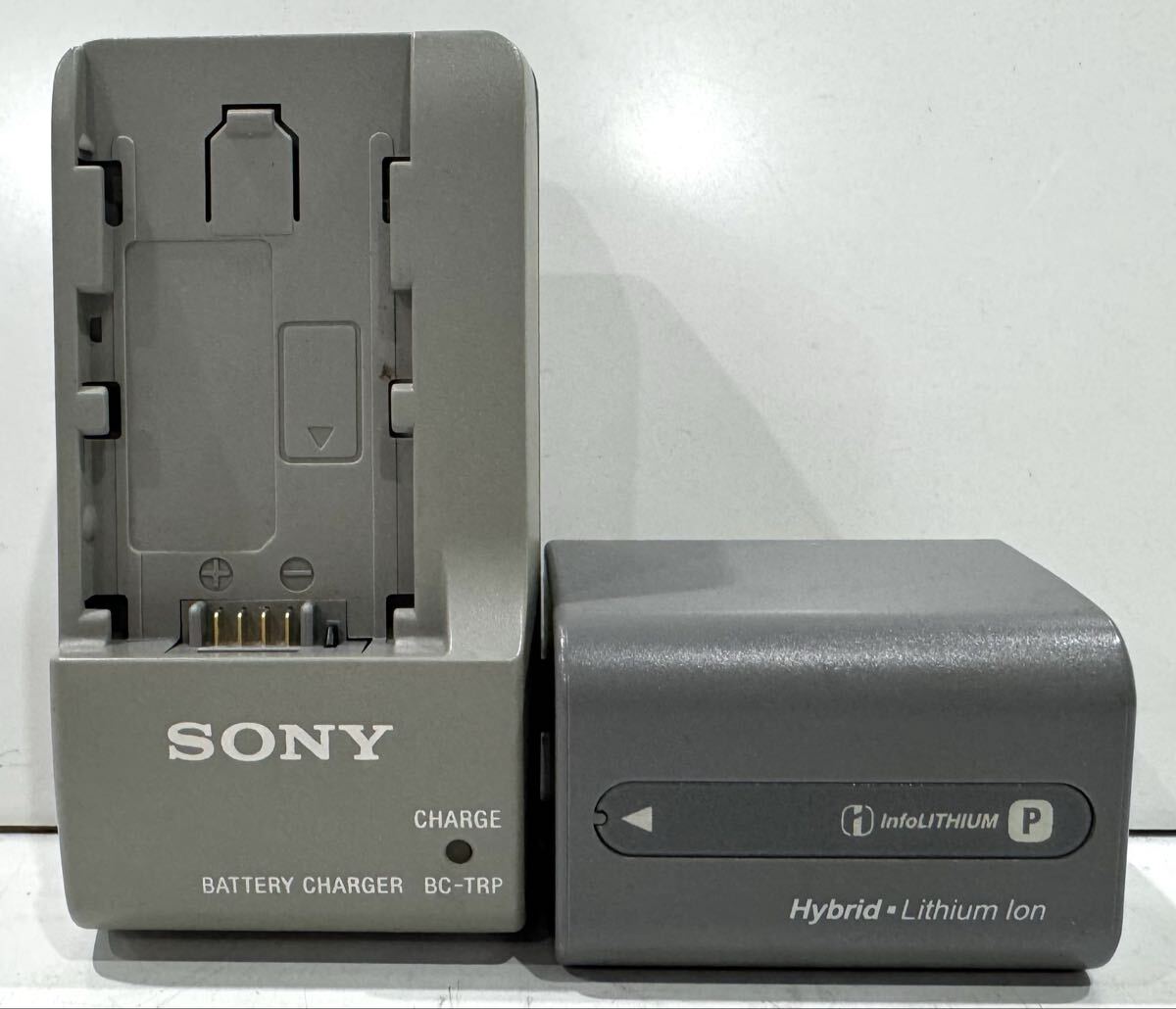 250928B☆ SONY BATTERY CHARGER BC-TRP BATTERY PACK NP-FP71 セット♪配送方法＝おてがる配送宅急便(EAZY)♪