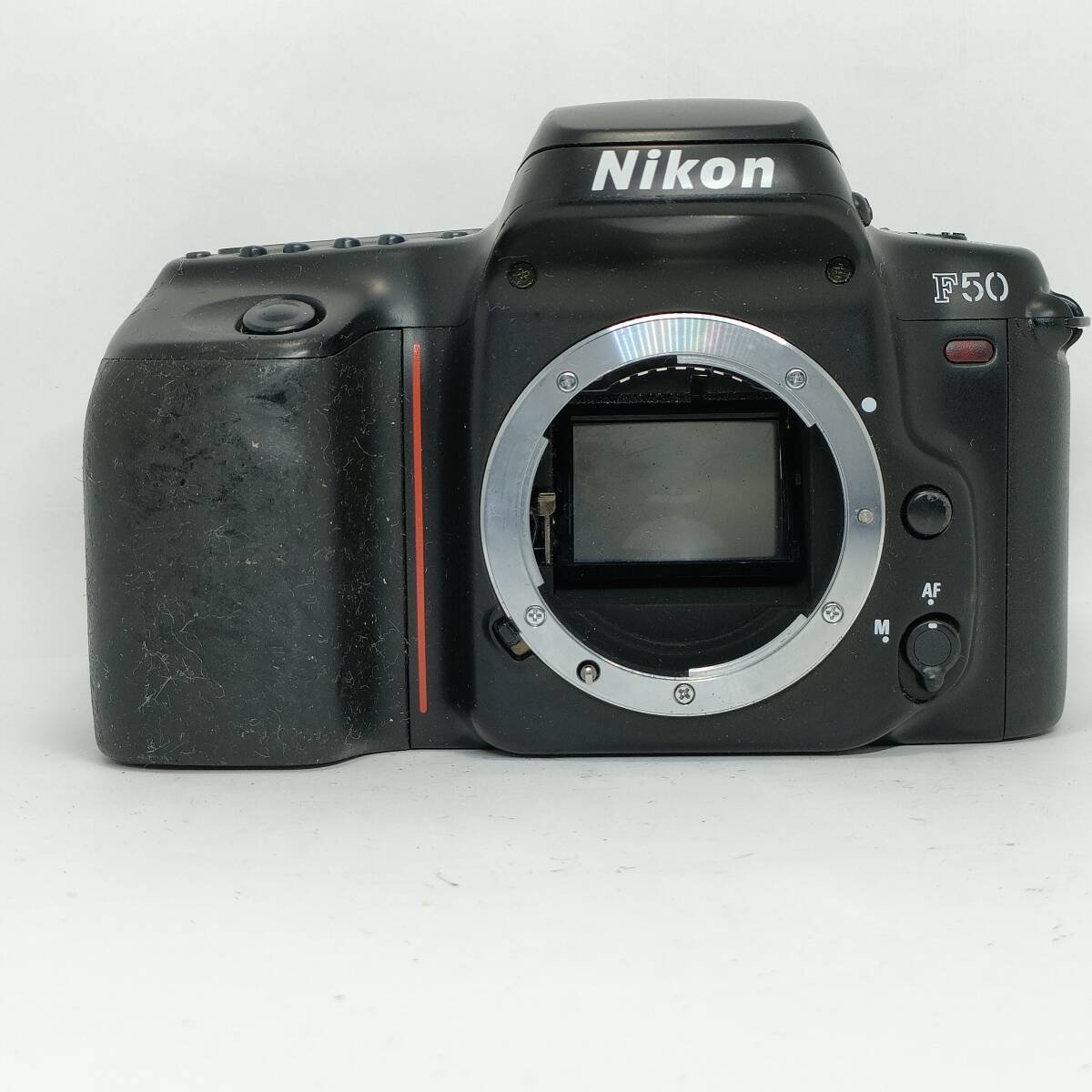 A150) Nikon F50 フィルムカメラ ボディ 持ち手ペタペタします ジャンク