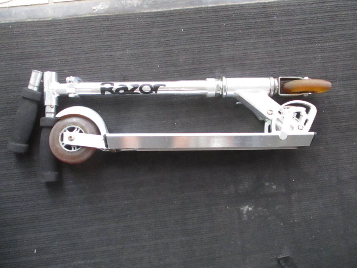 女の子使用まぁまぁ綺麗★Razor レイザー Scooter アルミキックボード キックスクーター 折りたたみ式 初期ロゴ??★120