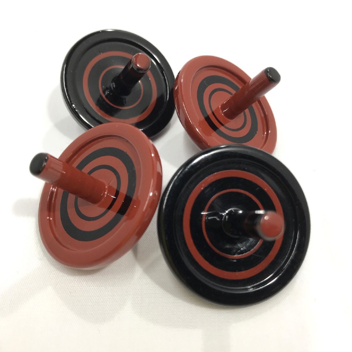 箸置き 独楽形 駒 4個セット 赤×２ 黒×２ 漆器 縁起物 正月用 はしおき 来客 もてなし 和食器【道楽札幌】
