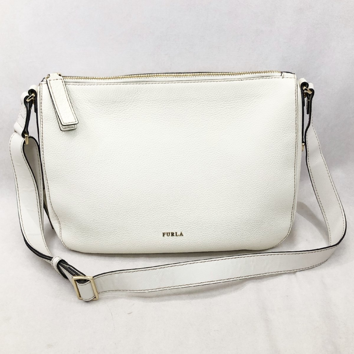 FURLA フルラ ロゴモチーフ ショルダーバッグ レザー 本革 無地 白 ホワイト レディース 鞄 肩掛けバッグ