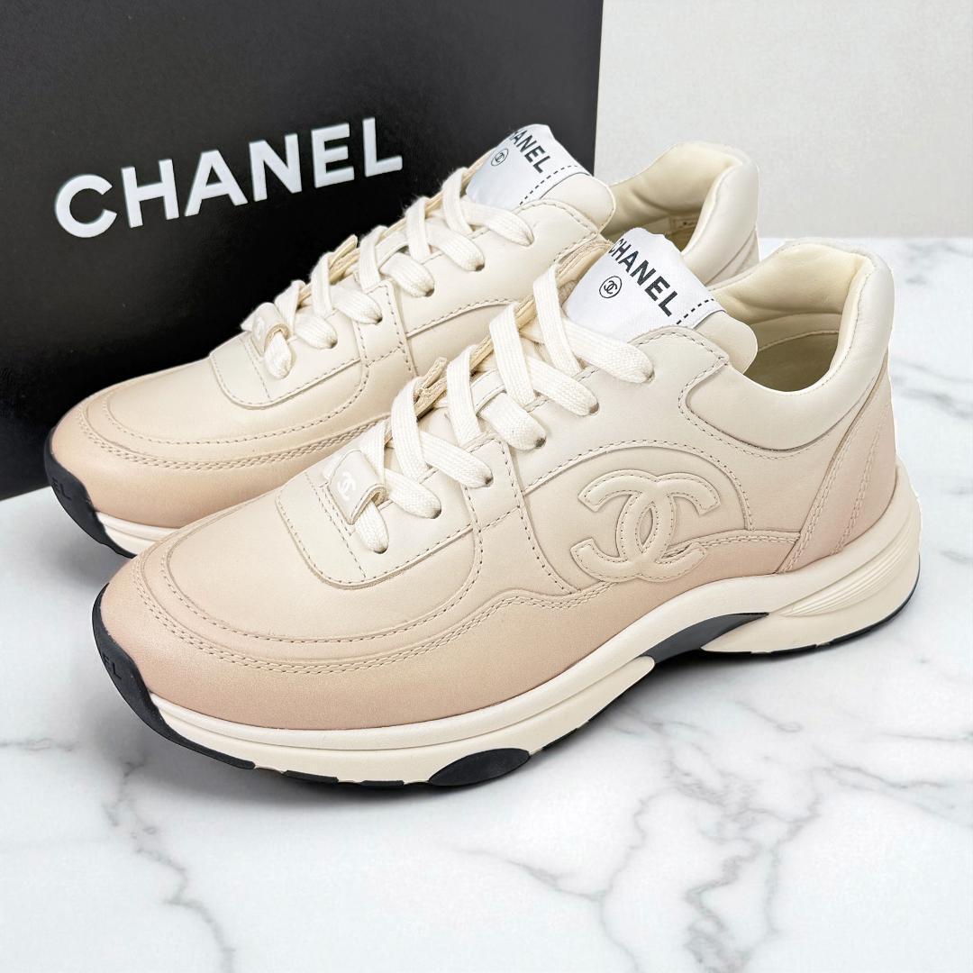 24-25AW・定価22万【極美品】シャネル CHANEL スニーカー エンブレマティック ココマーク 22㎝ 35 グラデーション G46086 ピンクベージュ
