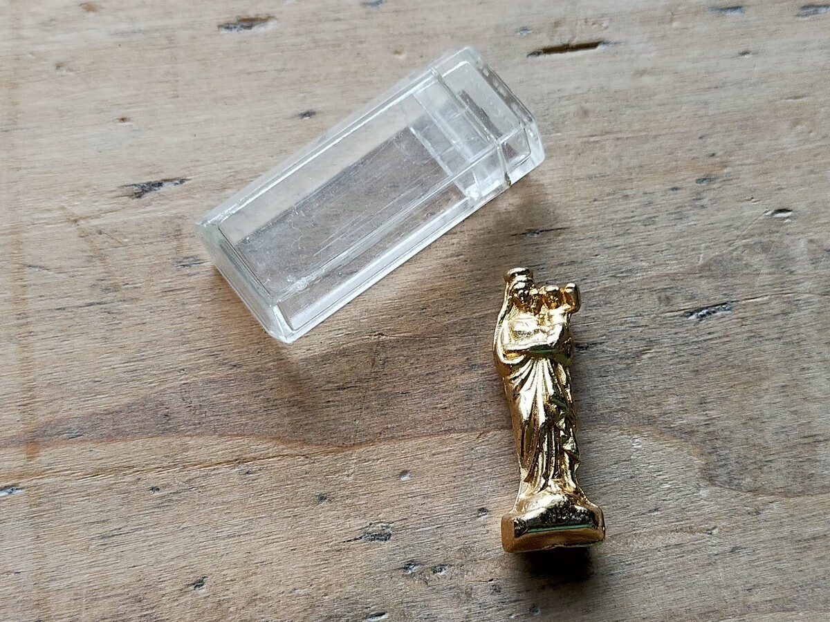 ★アンティーク品★小さなお守り 3cm 聖マリア キリスト ケース付き フランス