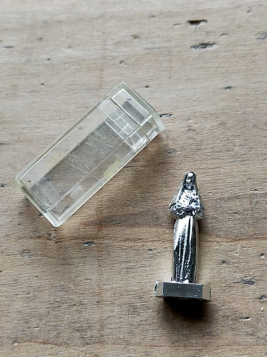 ★アンティーク品★小さなお守り 3cm 聖マリア ケース付き フランス