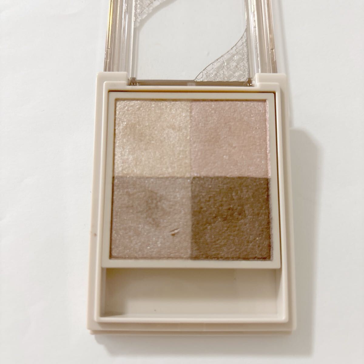 ヴィセ　ニュアンス デューイ クリエイター BE-2 グレイスベージュ 優雅で魅力的なクールベージュ系 定価1320円