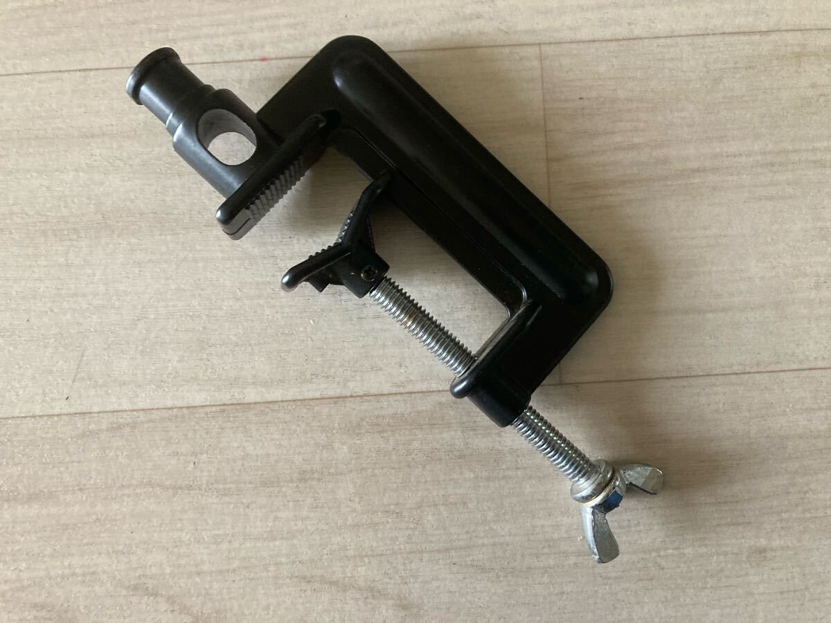 クランプ式固定具 黒色 調整可能 投光器用