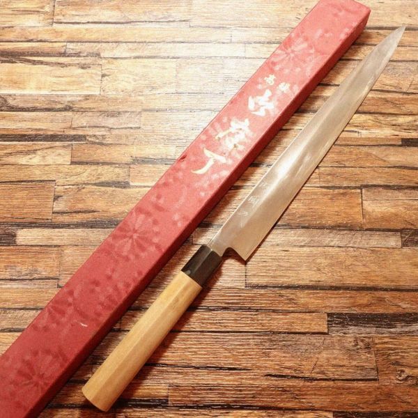 両國や 柳刃包丁 研ぎ済 水牛柄 刺身包丁 青二鋼 紋鍛錬 本鍛錬 両国や 箱付き 300mm