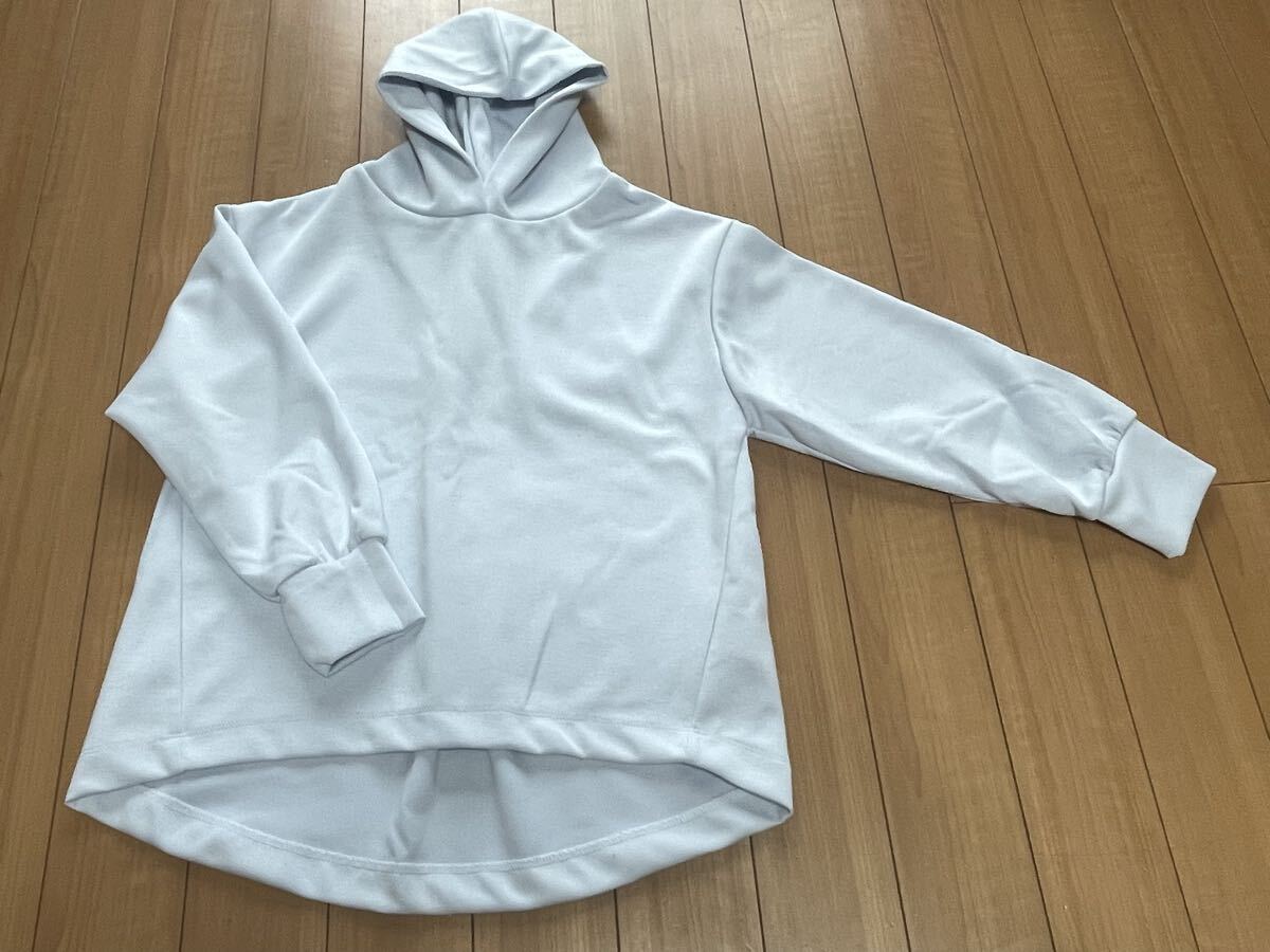 ★未使用新品！HK WORKS LONDON☆バッグのパールデザインがおしゃれ！パーカー　M☆春にぴったり！ライトブルー☆送料185円★