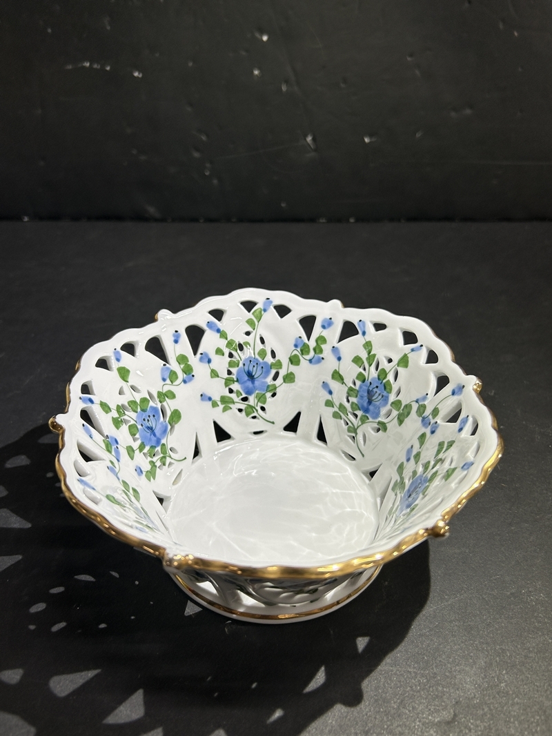 ● コレクター必見 未使用 ロイヤルコレクション 陶器製 小物入れ 透かし 花絵柄 コレクション 元箱 Zr79