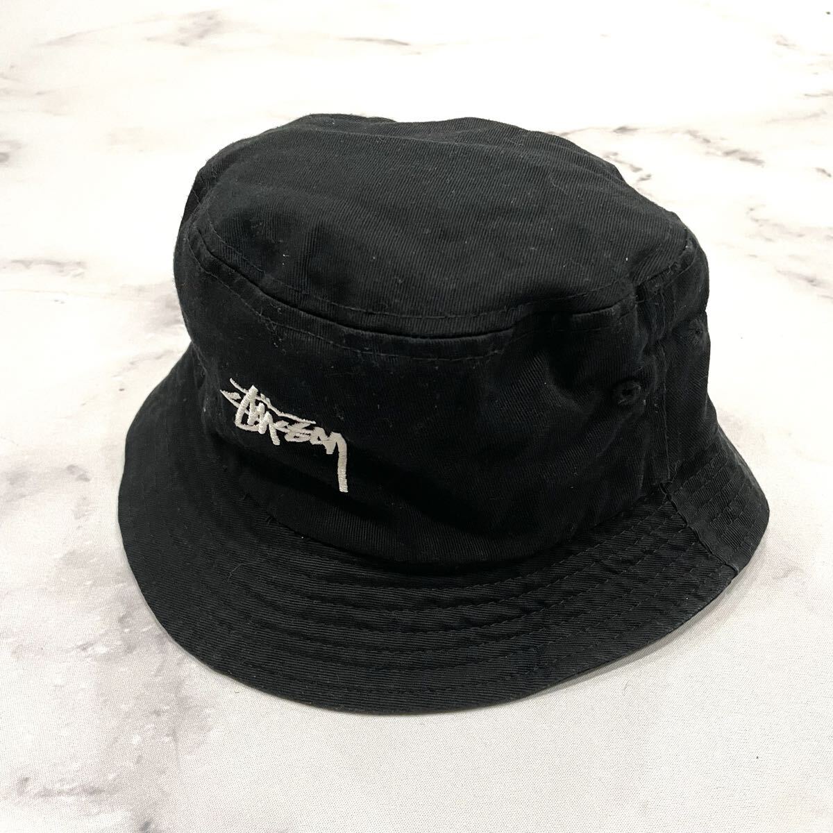 ○ 高品質 '洗練されたデザイン' STUSSY ステューシー バケットハット つば広ハット 帽子 服飾 小物 ブラック