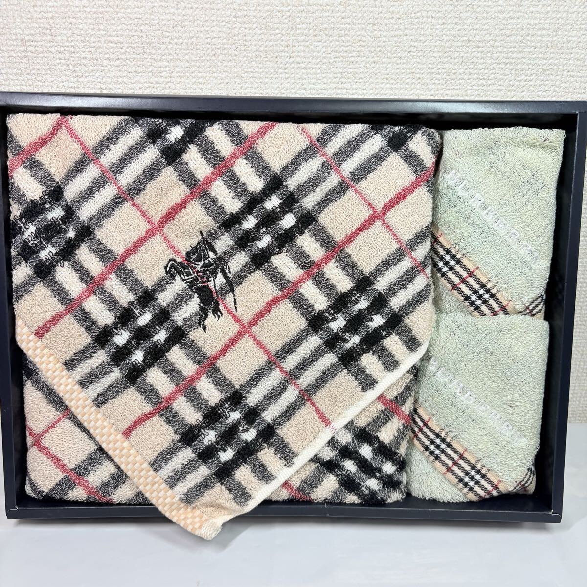 美品未使用　 BURBERRY LONDON バーバリーロンドン　バスタオル　ウォッシュタオル２枚　ノバチェック　ベージュ　カーキ　西川産業