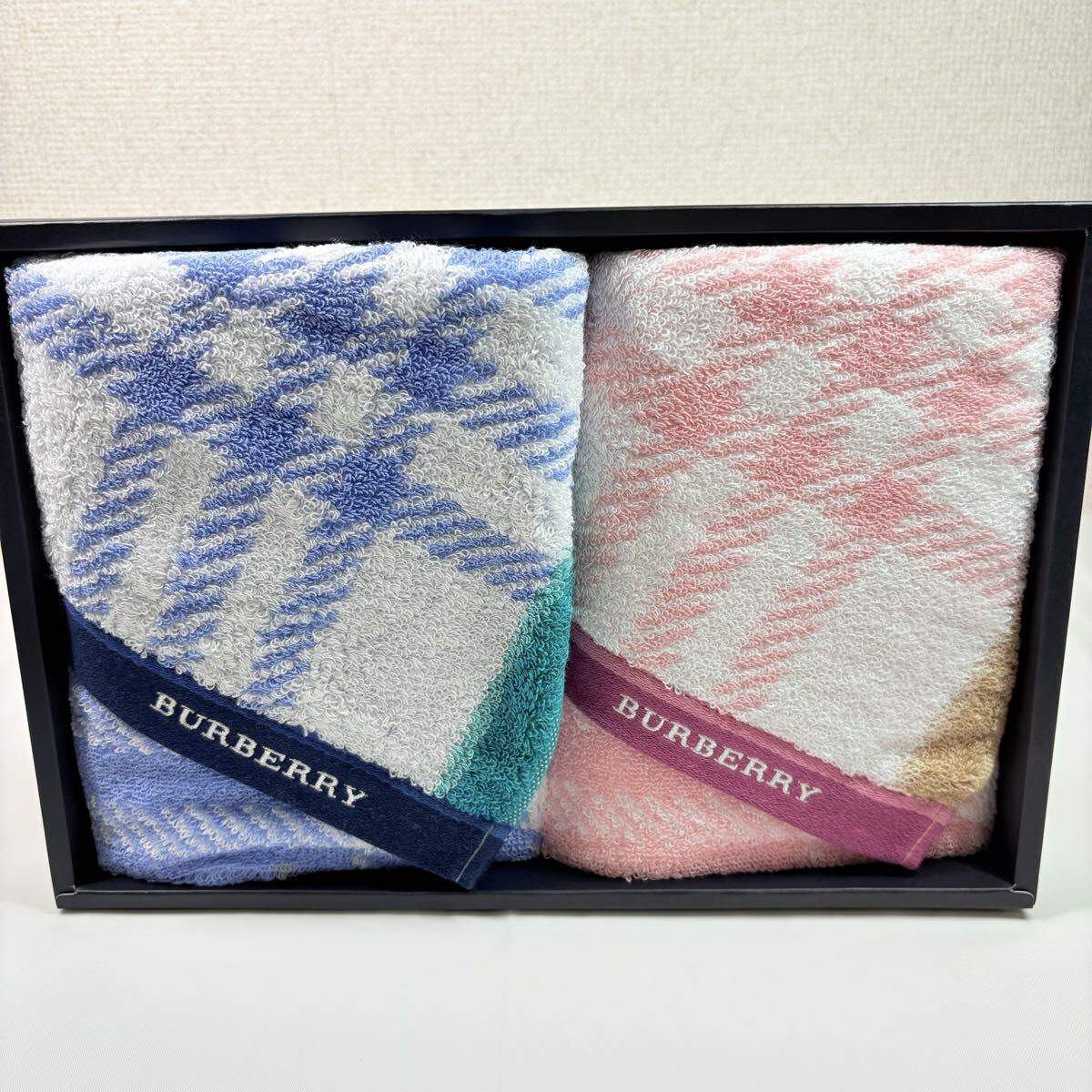 美品未使用品　 BURBERRY バーバリー　フェイスタオル２枚　ノバチェック　ブルー　ピンク　西川産業