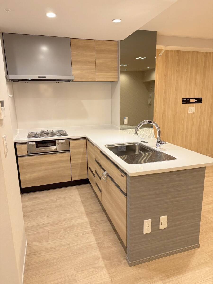 AN-28◇モデルルーム展示品◇タカラスタンダード L字 システムキッチン センサー水栓 食洗機 レンジフード コンロセット 