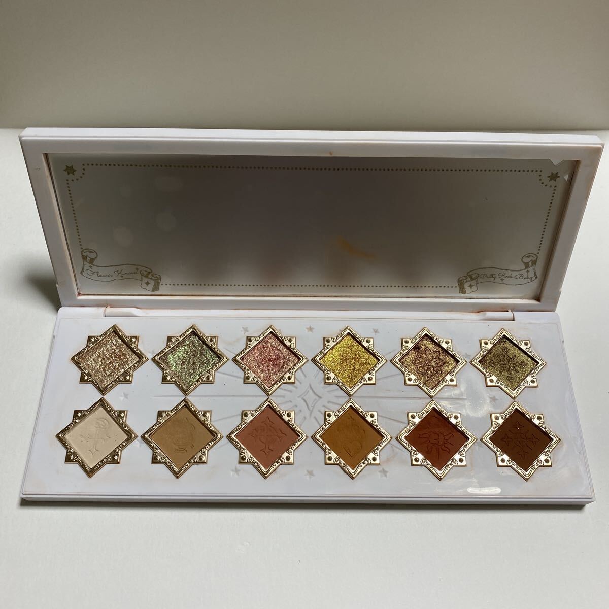 フラワーノーズ　リトルエンジェル　12色 アイシャドウパレット　ホワイトエンジェル　アイカラー