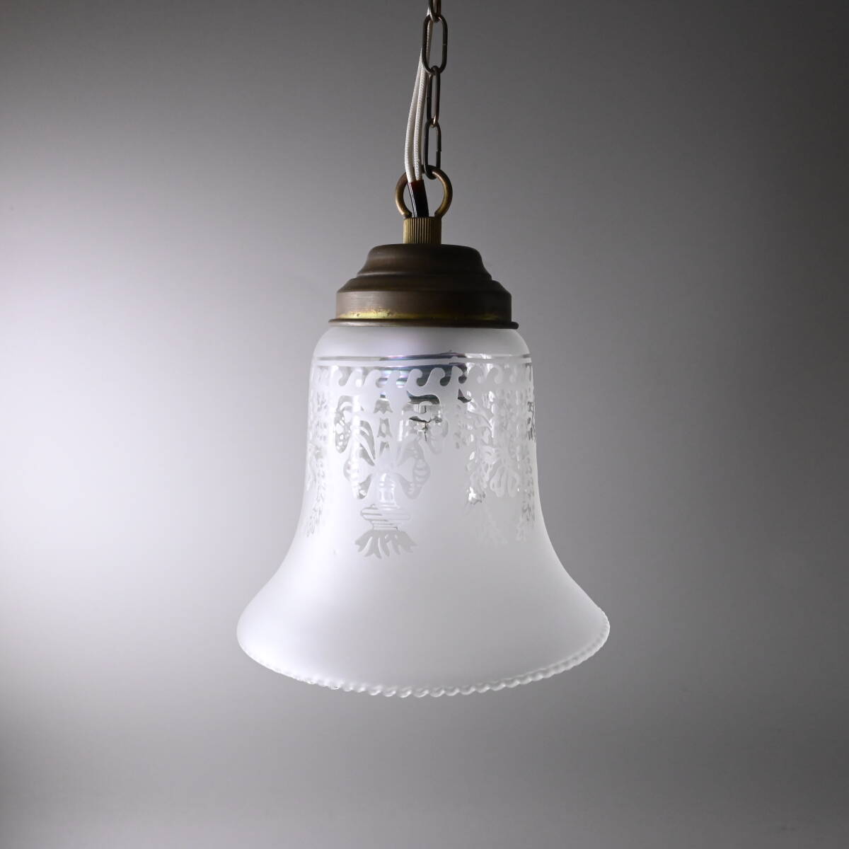 1055 ペンダントライト スリガラス 曇りガラス 径13cm 高16cm（金具含む） ケーブル40cm 60W対応 レトロ アンティーク