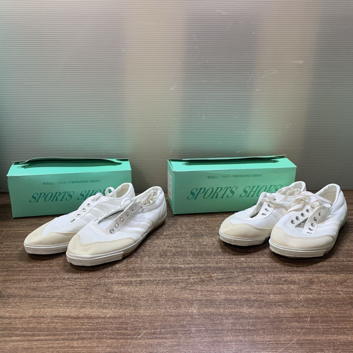未使用 上履きシューズ ホワイト 24.5cm+25.5cm 2足セット Vアップ01 ベルマーク 学校 運動靴 内履き ズック 紐タイプ 長期保管(W61