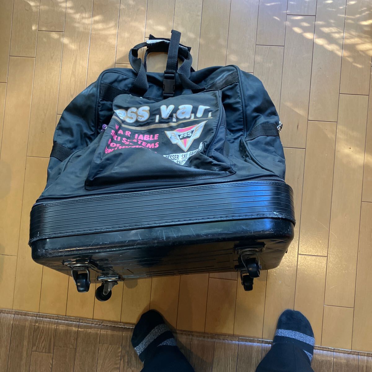 ESS VAR キャスターバッグ　リュックでもOK 大容量　比較的きれい　スキー、スノーボード、旅行に　
