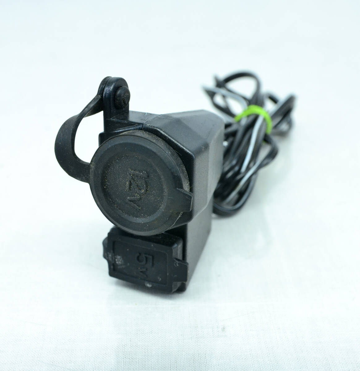 3♪12V シガーライターソケットプラグ USBポート 電源ポート 充電 バイク 中古品