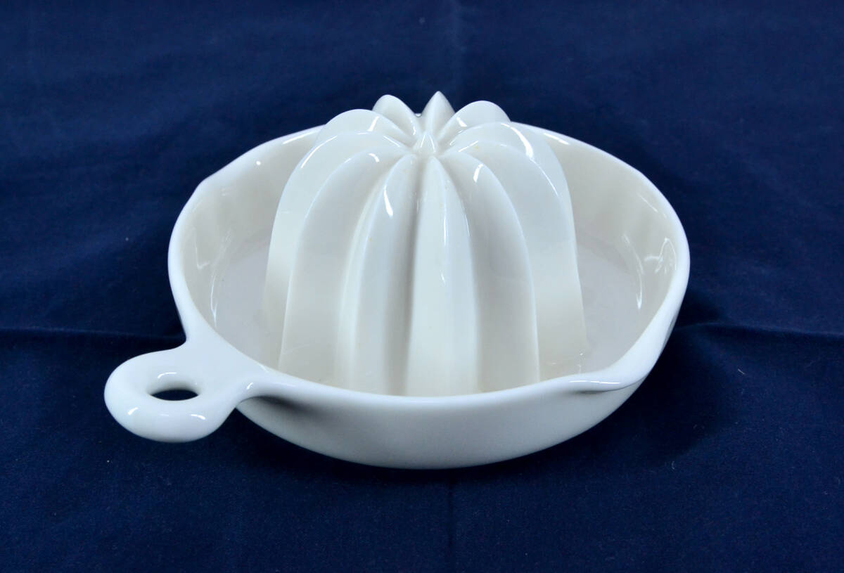 最終オファー♪陶器製 レモン絞り器 柑橘類絞り器 ジューサー ちょっと古いものです 中古品 