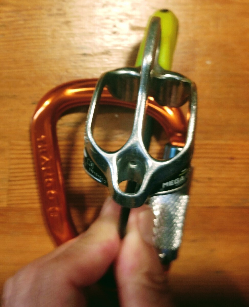 ☆半自動　ビレイディバイス　エーデルリッド　メガジュル　＋　新品　HMS　トランゴ　安全環付カラビナ　懸垂降下　自動停止機能付き　　