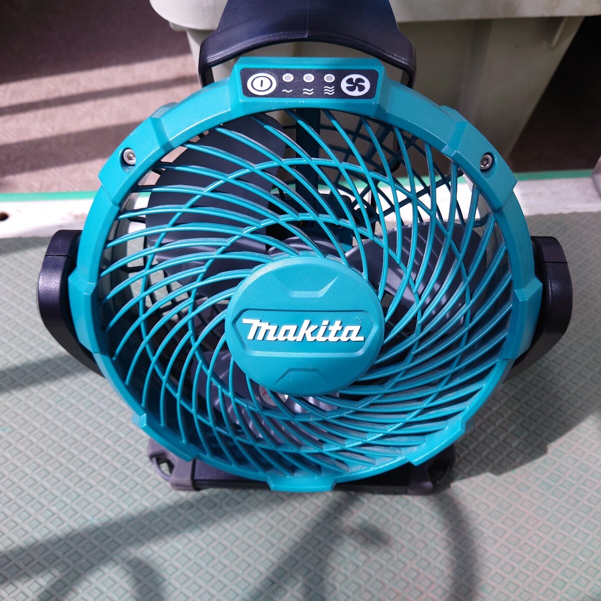 マキタ　ＣＦ１００ 充電器機　バッテリー　アダプター付き　中古品