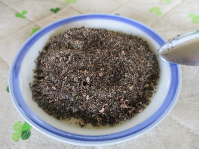 無農薬の紫蘇ふりかけ「ゆかり」　10ｇ　梅干しに漬けていたものを乾燥して粉砕しました 【お試し用】初回は少量でお試しください