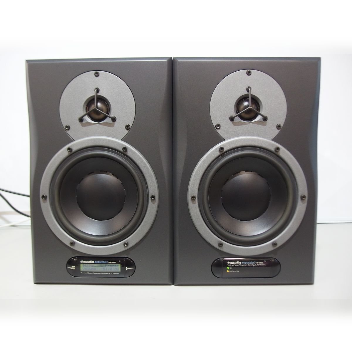 Dynaudio acoustics AIR6 パワードスピーカー マスター/スレーブセット（リモコン付き 2Analog & 2Digital ）【中古/動作品】#409840-41