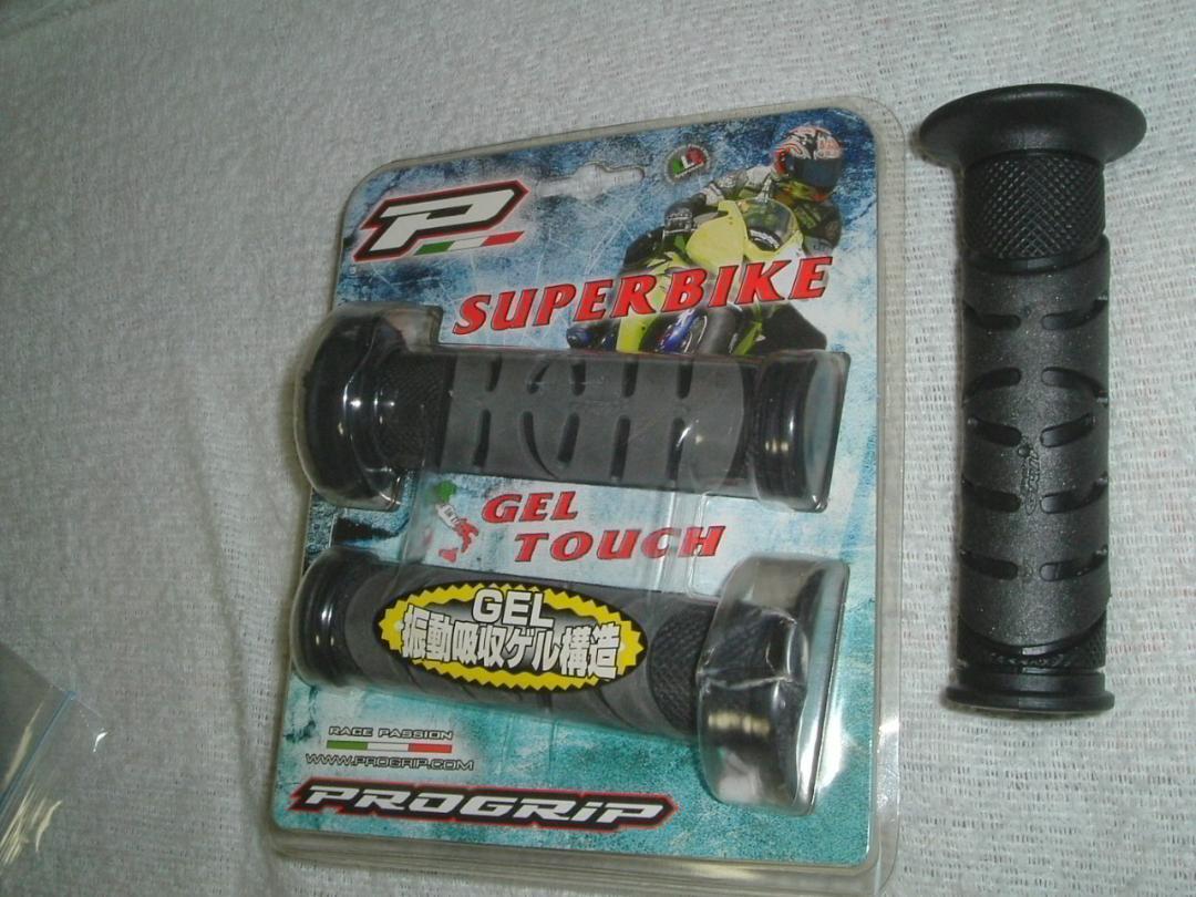 新品 PROGRIP(プログリップ) バイク用 グリップ ハンドル径L＝φ22、R＝φ25振動吸収ゲル付 エンド貫通　おまけつき