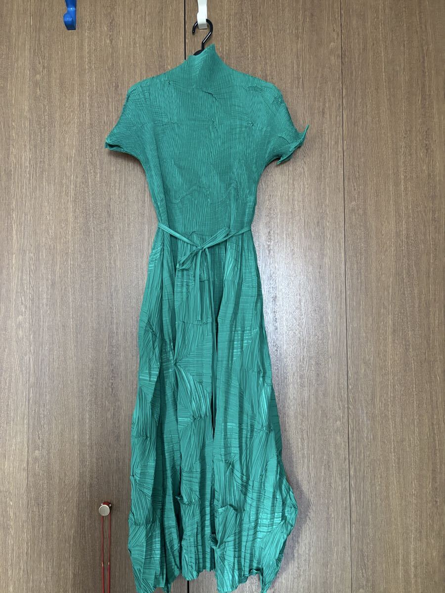 新品 特殊なPLEATS ロング ワンピース着丈130cm 稀少品