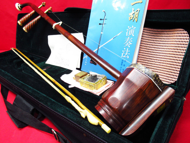 北京式二胡 胡弓 老紅木 六角胴 透かし窓 花窓 蛇皮 全長約82cm 弓 ケース 教本付き 中国 民族楽器 弦楽器 管理7k0904I-H10