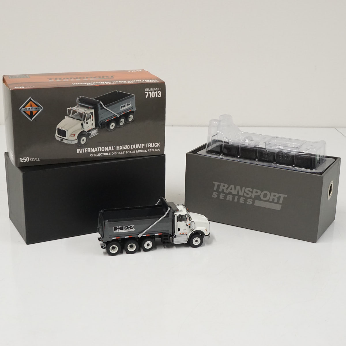 【新品未使用】DIECAST MASTERS インターナショナル HX620 ダンプトラック ホワイト ガンメタル X7719