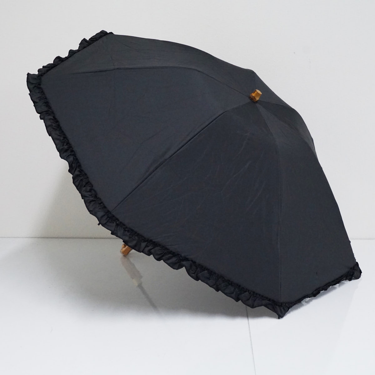 折りたたみ日傘 CLASSICO クラシコ USED美品 晴雨兼用 フリル バンブーハンドル ブラック　完全遮光 50cm FS9418