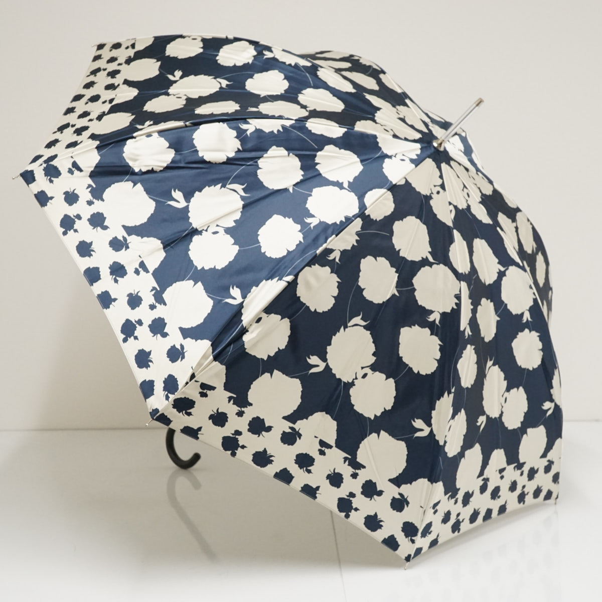 耐風傘 Pierre Cardin ピエールカルダン USED美品 ネイビー フラワー かわいい おしゃれ グラス骨 ジャンプ 60cm A3238