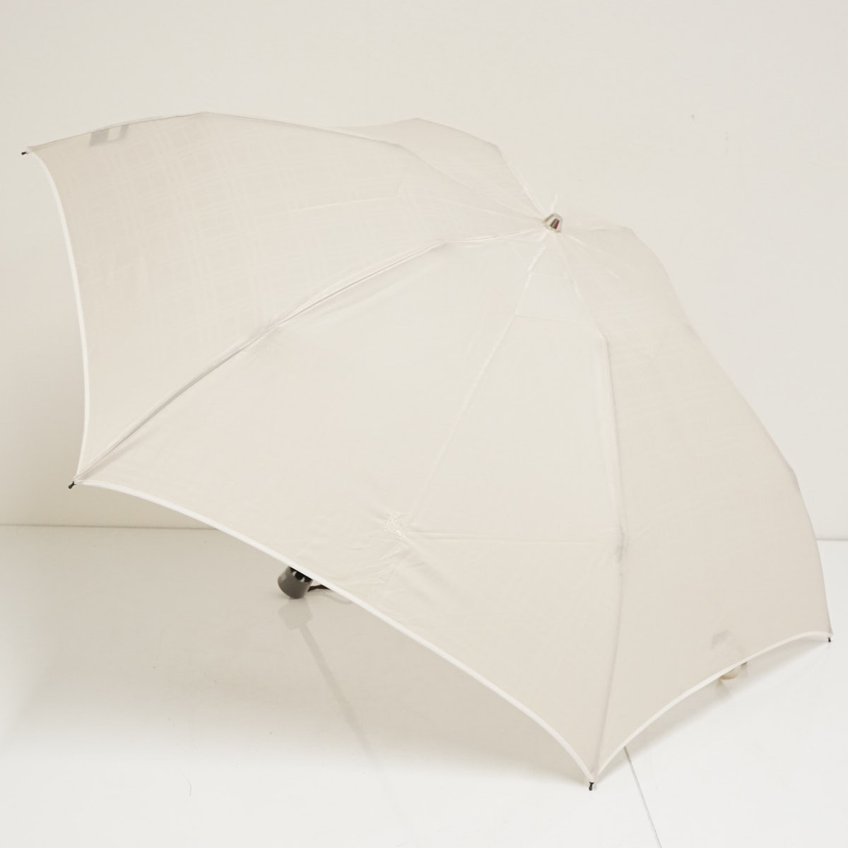 折りたたみ傘 折りたたみ傘 BURBERRY バーバリー USED品 晴雨兼用 チェック ライトベージュ ブランド 高級傘 55cm FS9434