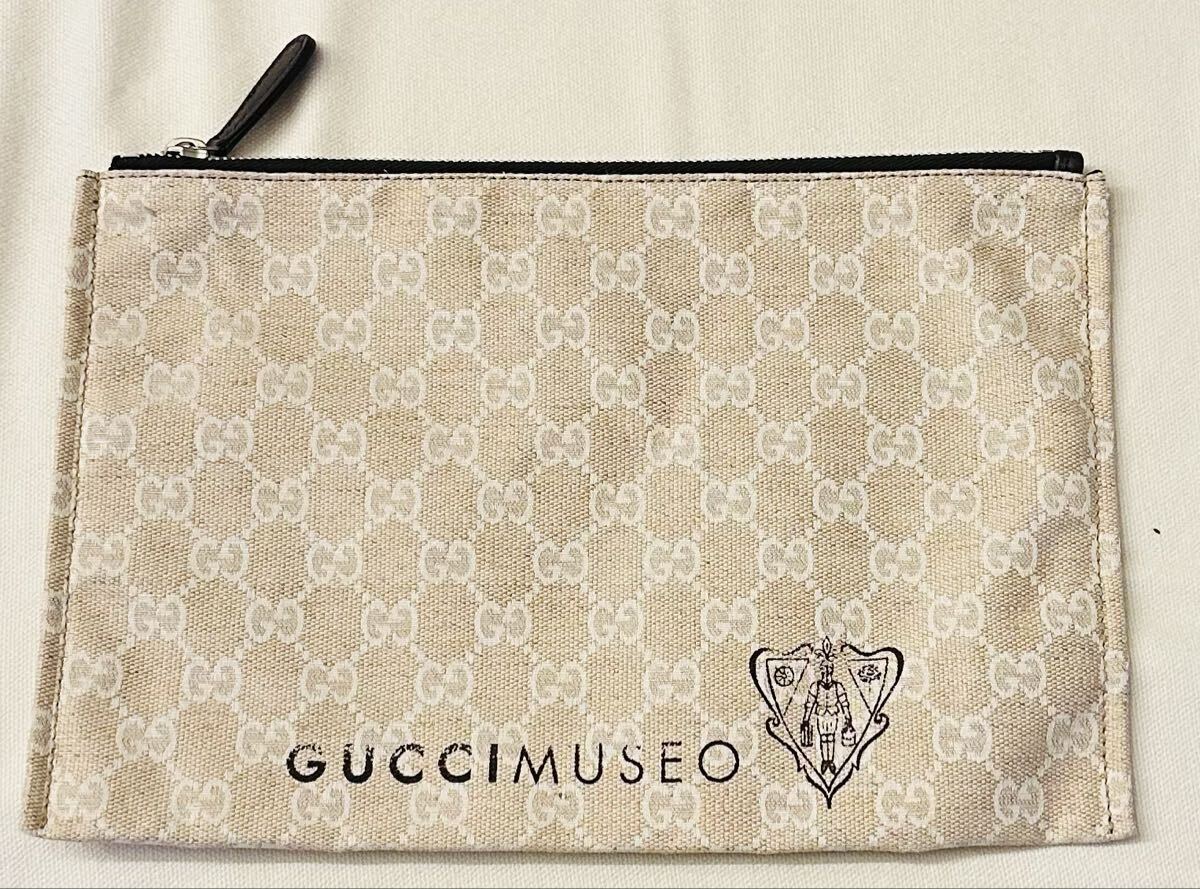 新品【グッチ】イタリア グッチ ミュゼオ 限定ポーチ GGキャンバス ロゴ 小物入れ ベージュ 日本未発売 クラッチバッグ ポーチ 廃盤 GUCCI