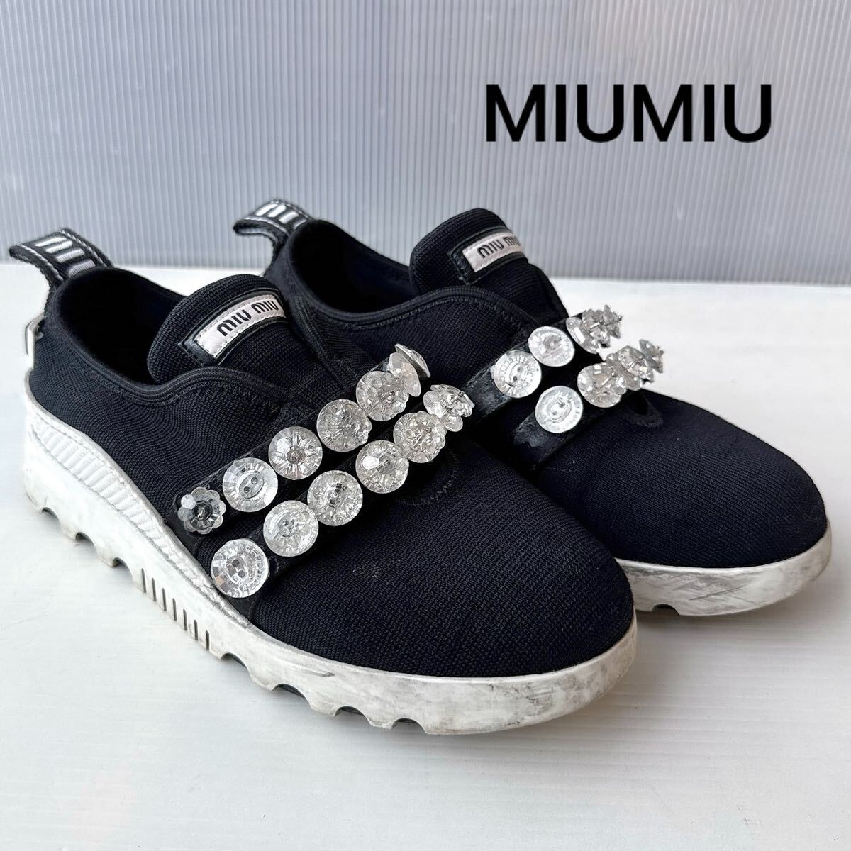 MIUMIU ミュウミュウ ロゴ入り クリスタル ビジュー スニーカー スリッポン ローカット 靴 レーディス シューズ 36.5 黒 ファブリック